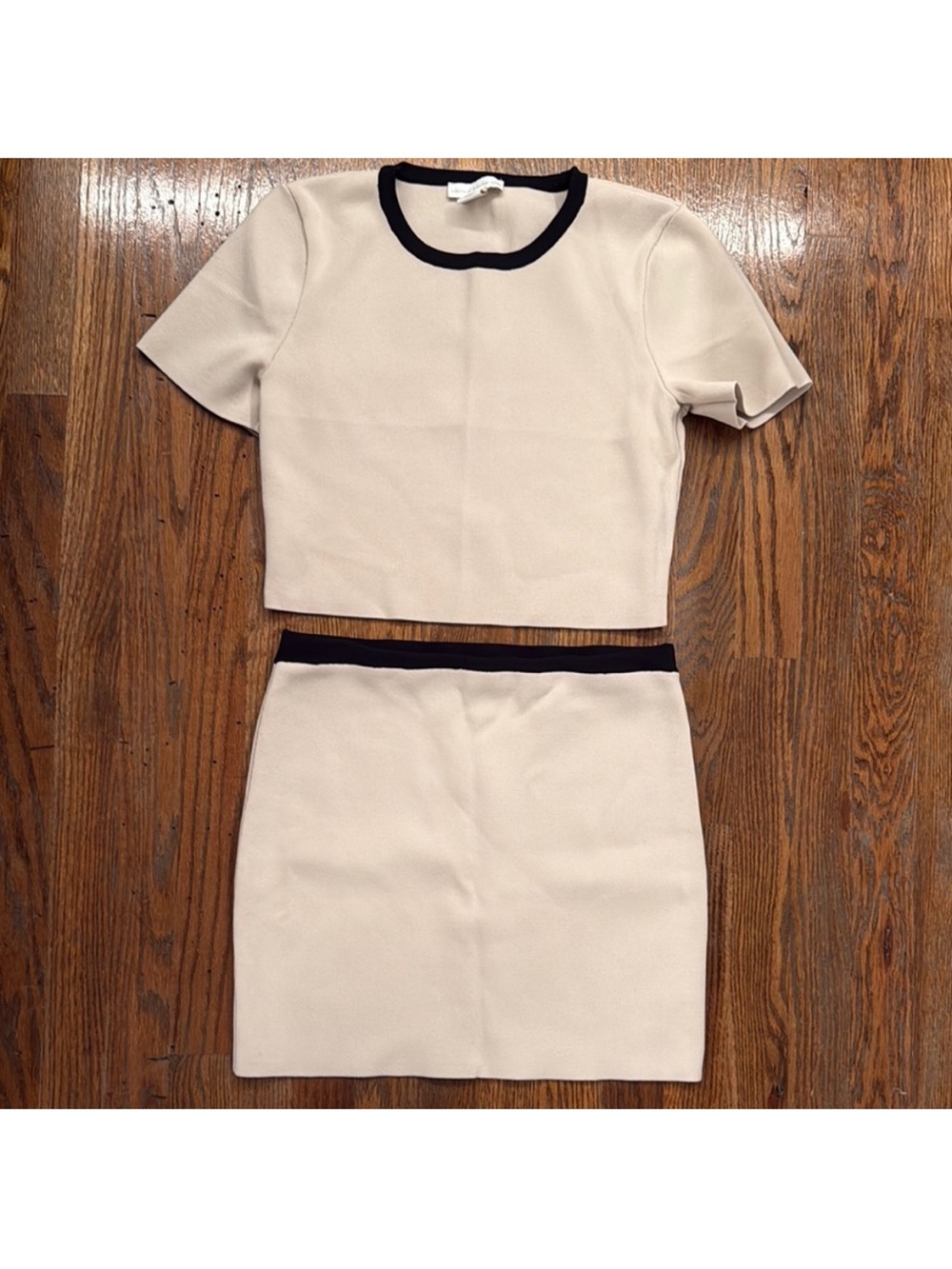 House of Harlow 1960 Knit Crop Top and Mini Skirt Set Beige Black Trim Size M